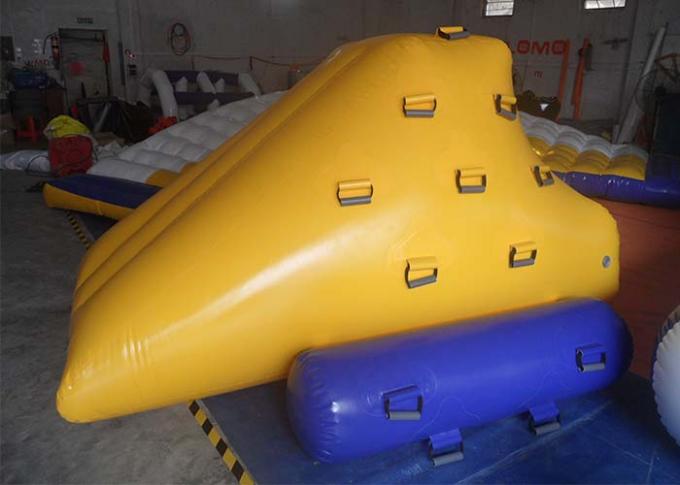 Excitando peixes de vôo infláveis de 4m * de 3m, barco de banana inflável com tela profissional do trampolim