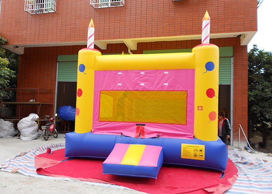 China Castelos infláveis internos/exteriores, casa inflável do bolo do feliz aniversario para o partido fornecedor