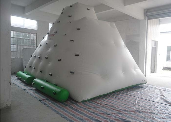 China A grande água inflável engraçada brinca, iceberg inflável de encerado do PVC de 0,55 - de 0.9mm com manual/ventilador distribuidor