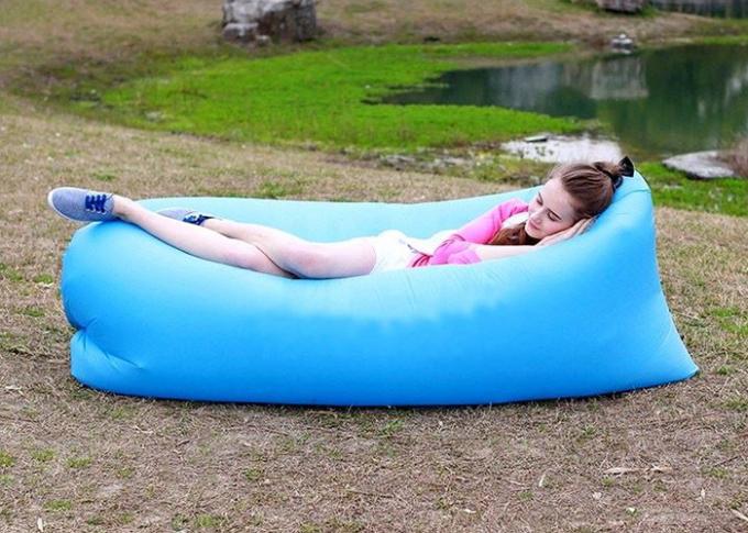 Saco inflável 100% de nylon exterior do sofá, fácil ao sofá inflável de acampamento levando do sono