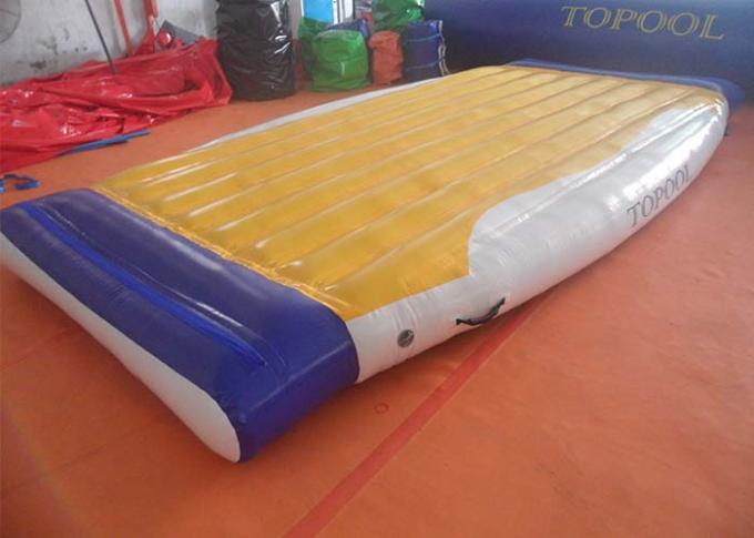 jogos infláveis atrativos dos esportes do PVC de 0.9mm, trampolim de salto do tirante com mola para jogos