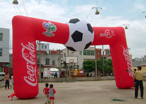 China Arco inflável da entrada da coca-cola feita sob encomenda vermelha do futebol, arco inflável do revestimento com impressão completa fornecedor