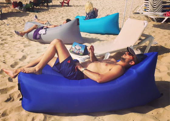 China Sofá-cama preguiçoso inflável inflável da praia da única pessoa do saco-cama da sala de estar do poliéster fornecedor